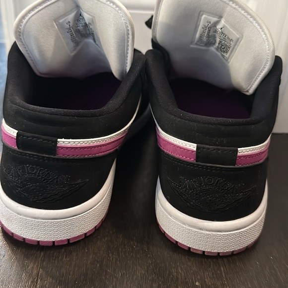 Nike Jordan 1 low size 7 - Picture 2 of 5